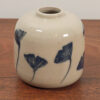 Petit vase – Motif feuille de ginkgo en sgraffito – Image 3