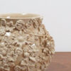 Vase en grès – Composition florale en relief – Image 4