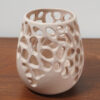 Vase ajouré en faïence - Motif organique