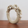 Vase anneaux en grès – Sculpture fluide – Image 2