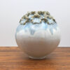 Vase en grès – Double couronne florale en relief