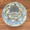 Vase en grès – Double couronne florale en relief – Image 2